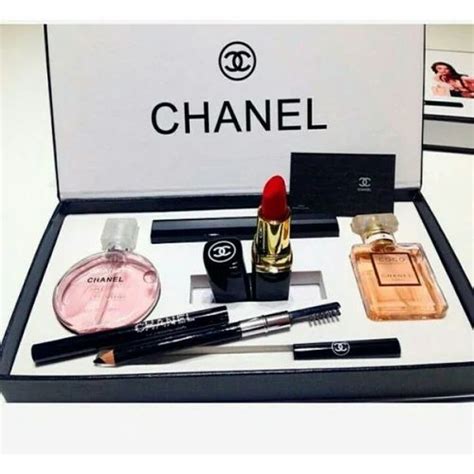 chanel kosmetik box|Chanel makeup kit.